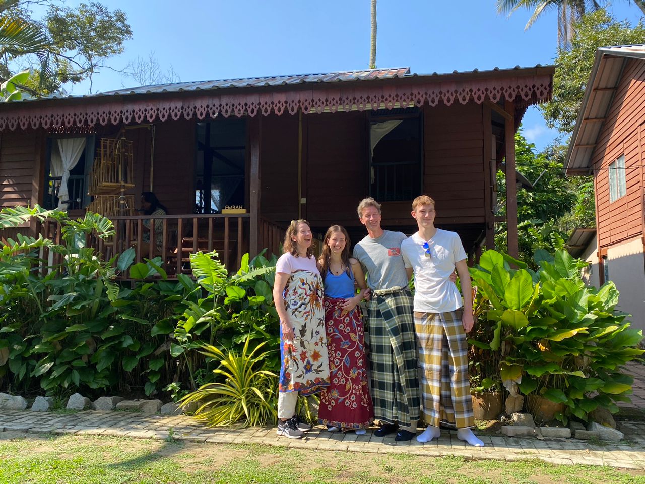 The Smith Family from UK – The Kampung Life – 9 Aug 2023 (22) The Smith Family from UK - The Kampung Life - 9 Aug 2023 (22)